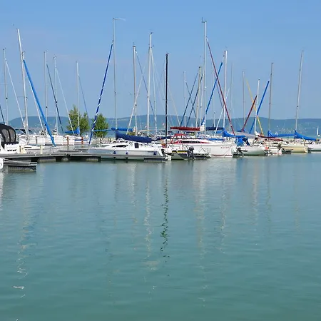 Apartment Modern With View Balatonlelle